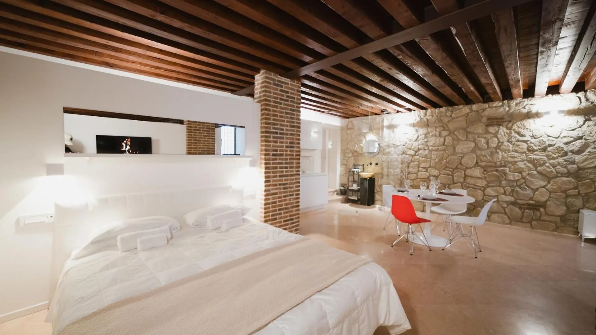 Retreat Centro Antico Elegante In Palazzo Storico Apartment Verona Italy
